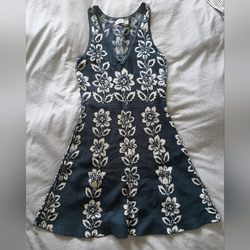 Abercrombie & Fitch soft knit v-neck Mini dress in marine, size XS.